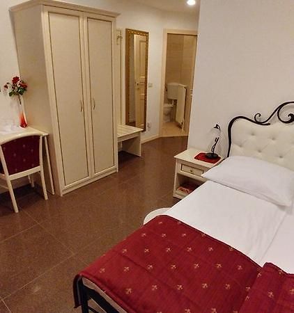 Guest House Sterk โนวาโกริคา ภายนอก รูปภาพ
