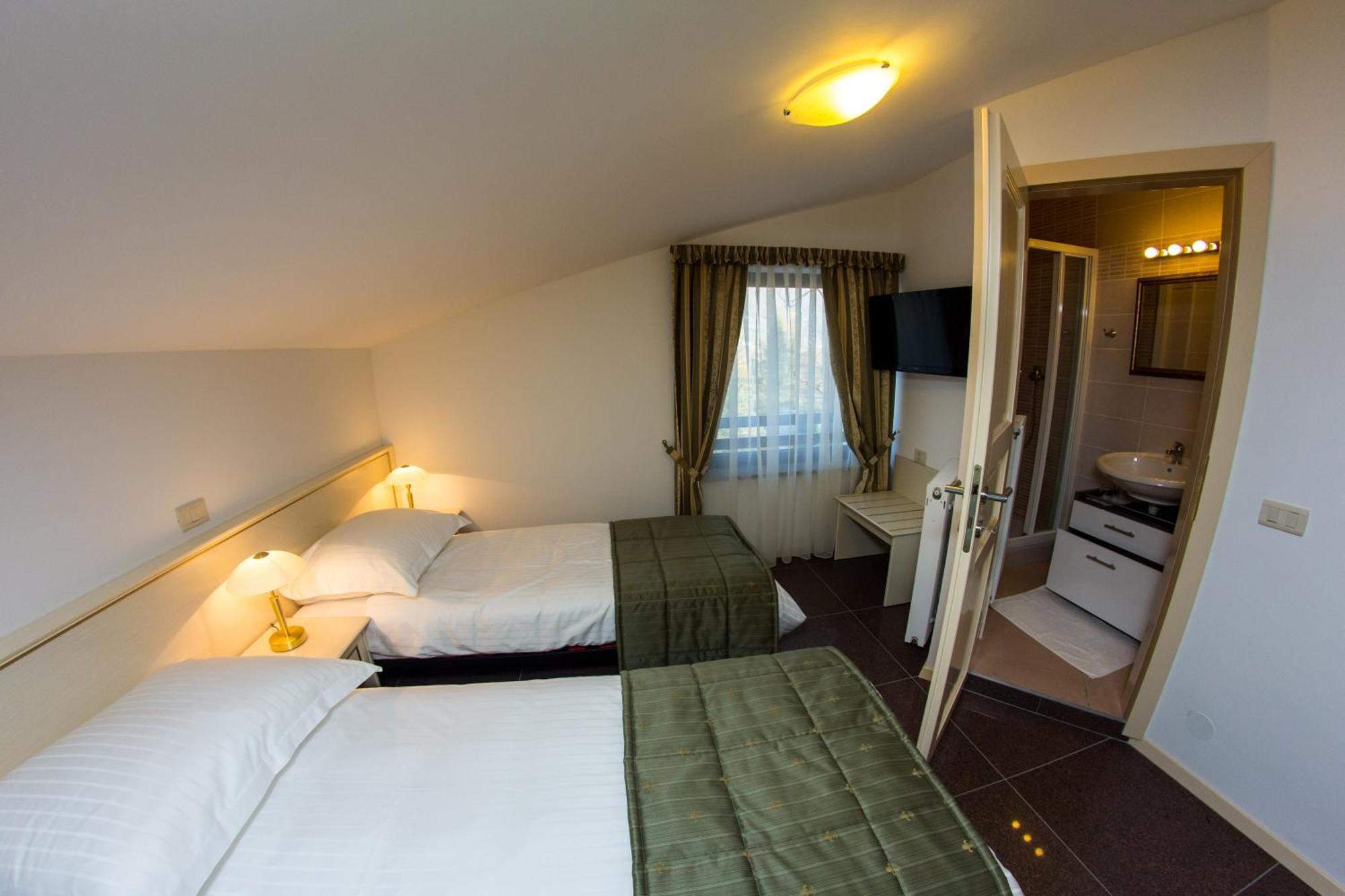 Guest House Sterk โนวาโกริคา ภายนอก รูปภาพ