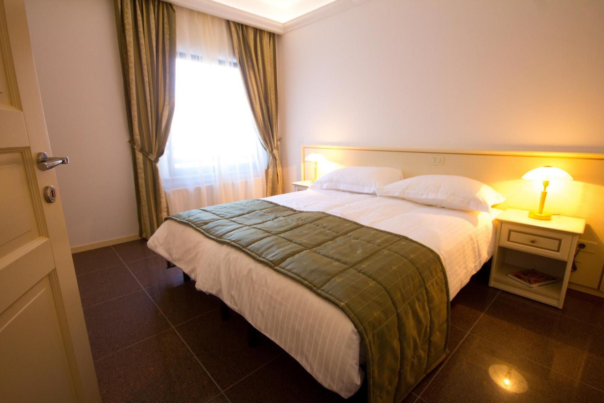 Guest House Sterk โนวาโกริคา ภายนอก รูปภาพ