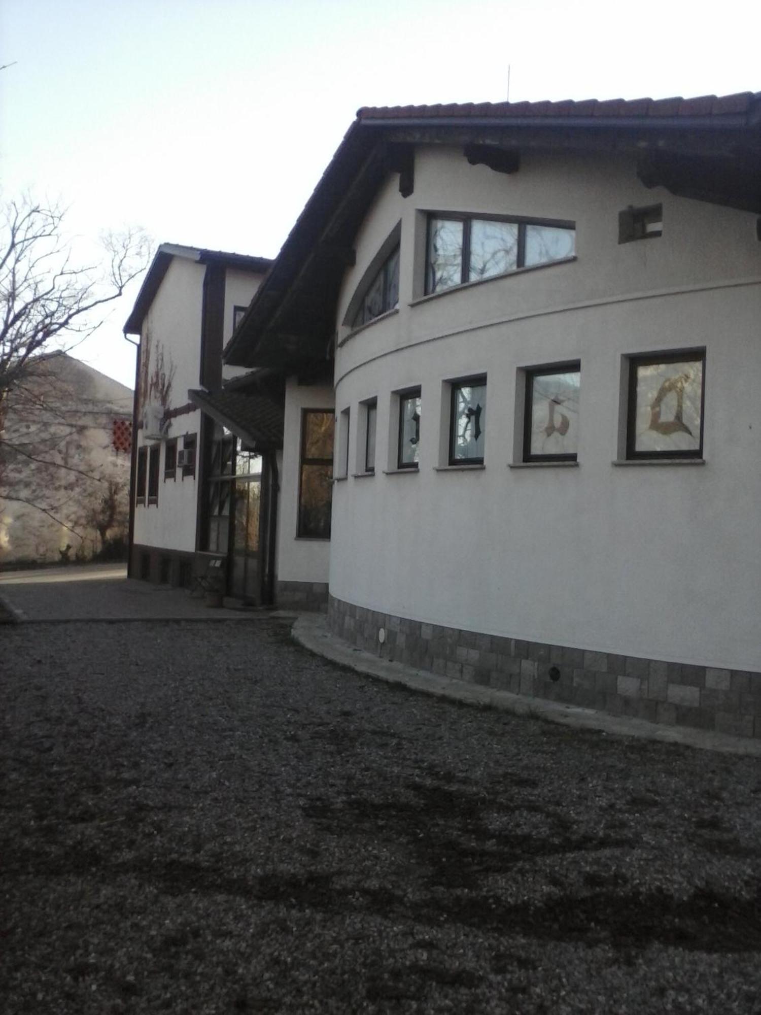 Guest House Sterk โนวาโกริคา ภายนอก รูปภาพ