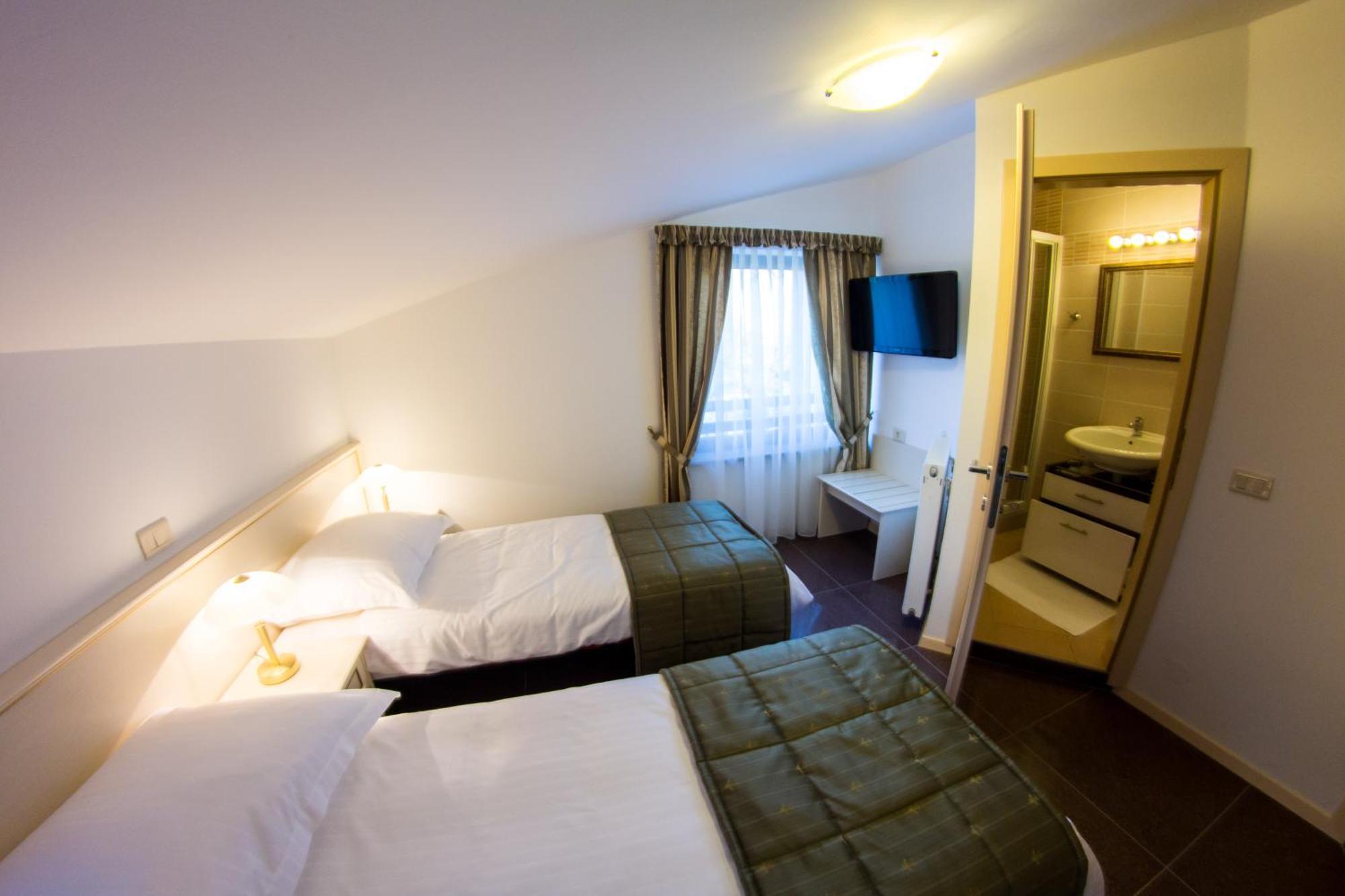 Guest House Sterk โนวาโกริคา ภายนอก รูปภาพ