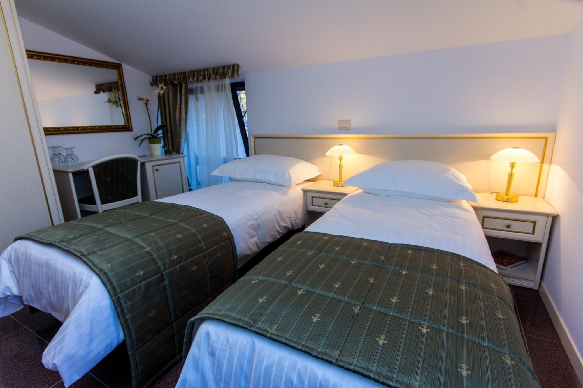 Guest House Sterk โนวาโกริคา ภายนอก รูปภาพ