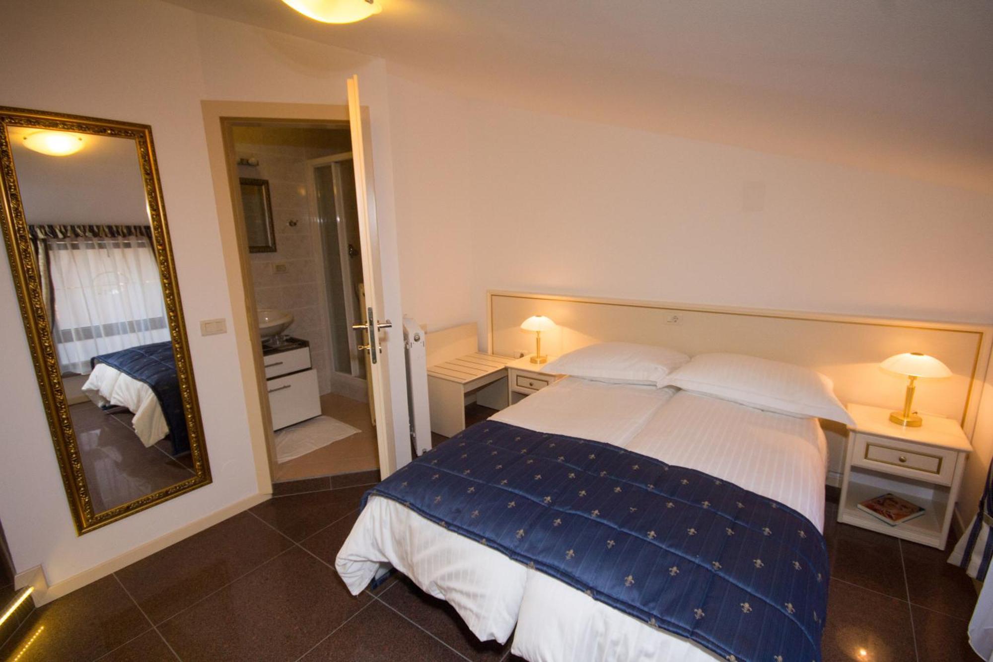 Guest House Sterk โนวาโกริคา ภายนอก รูปภาพ