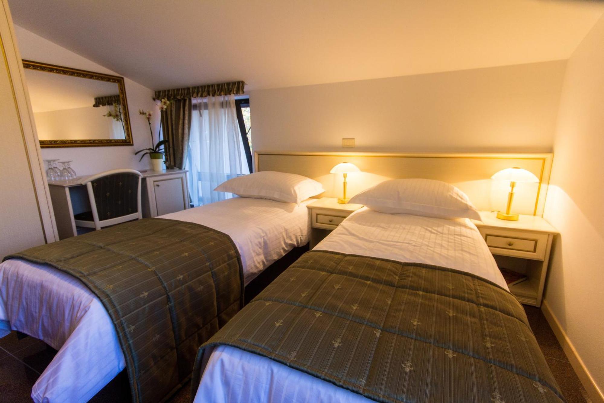 Guest House Sterk โนวาโกริคา ภายนอก รูปภาพ